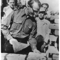 FDJ-Vorsitzender Erich Honecker im Juli 1952 bei Maurerlehrlingen der Jugendbaustelle Hochhaus Weberwiese - 1979