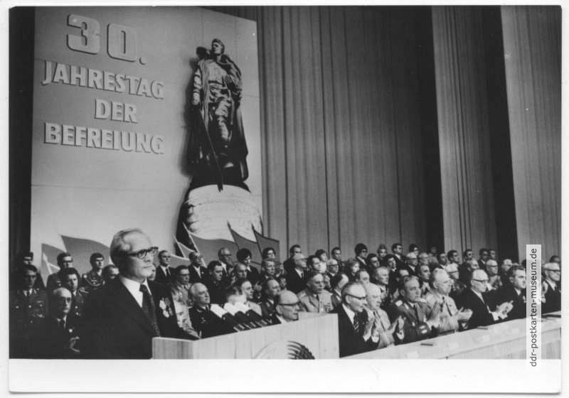 Festveranstaltung des ZK der SED zum 30. Jahrestag der Beftreiung vom Hitlerfaschismus am 7.5.1975 in Berlin, Staatsoper - 1975