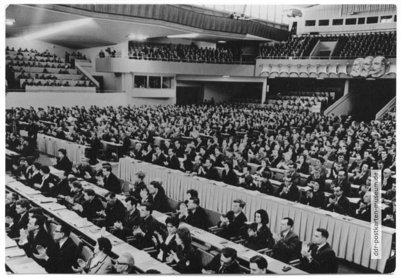VII. Parteitag der SED 1967 in Berlin, die Delegierten in der Werner-Seelenbinder-Halle - 1967