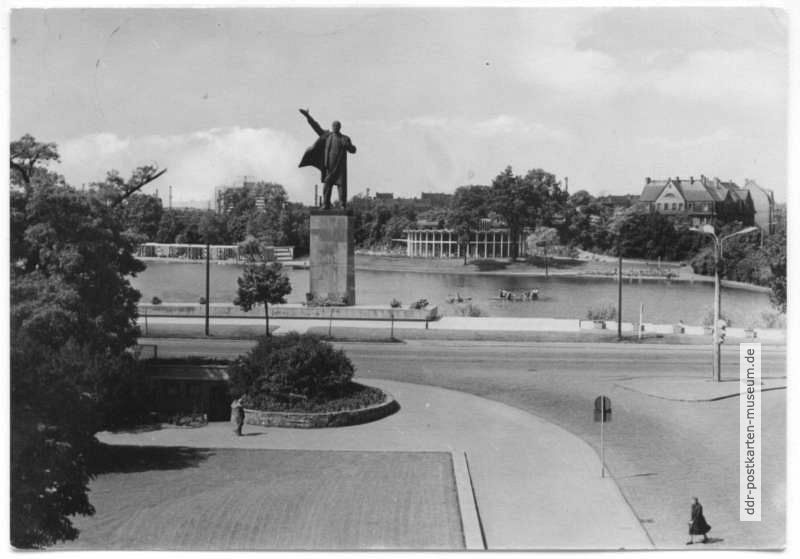 Merseburg, Lenin-Denkmal am Gotthardteich - 1972
