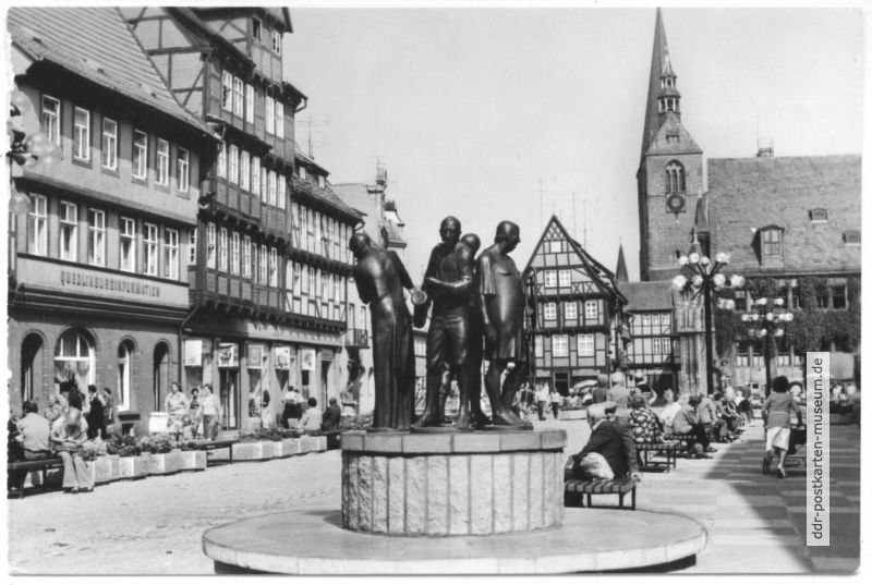 Marktplatz mit Münzenberger Musikanten - 1981