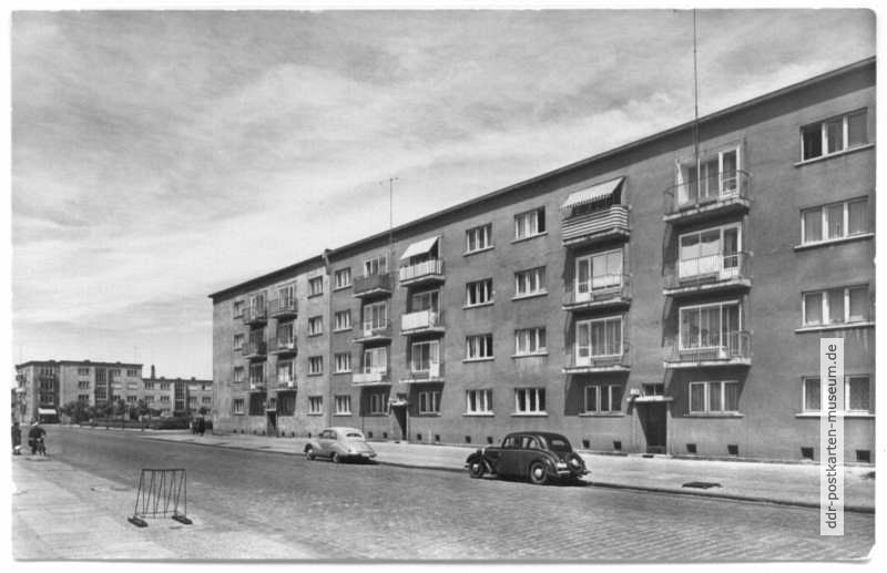 Neubaublock in der Stalinallee - 1958