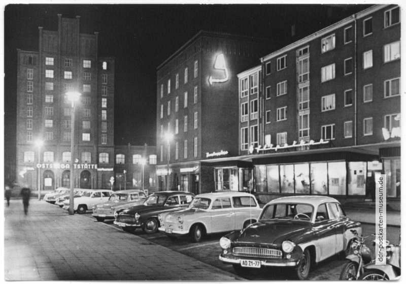 Breite Straße mit Ostsee-Gaststätte, "Flipsybar" - 1966