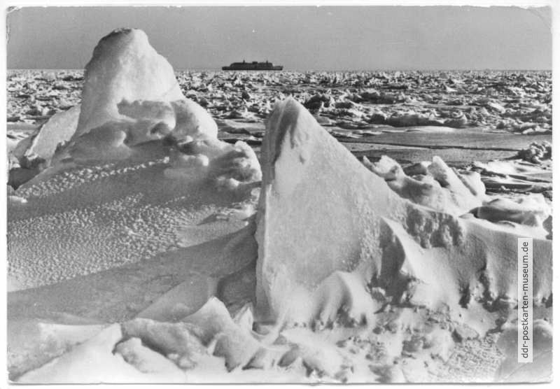 Winter an der Ostsee, Schwedenfähre "Skane" im Eis - 1981