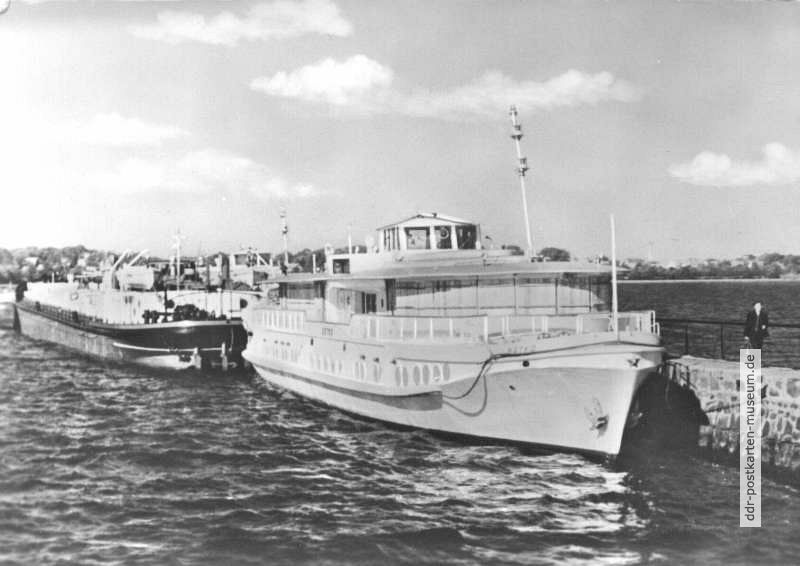 Motorschiff "Batka" aus Polen an der Mole vom Hafen in Stralsund - 1958