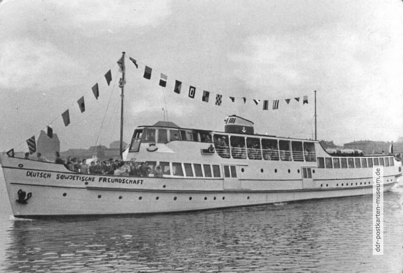Fahrgastschiff MS "Deutsch-Sowjetische Freundschaft" in Stralsund - 1968