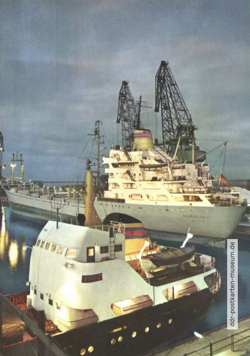 Frachtschiff "Senftenberg" im Rostocker Überseehafen - 1966