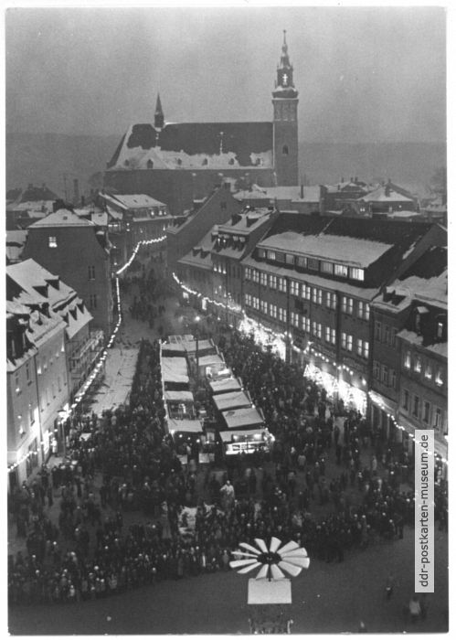 Weihnachtsmarkt auf dem Ernst-Thälmann-Platz am Rathaus - 1983