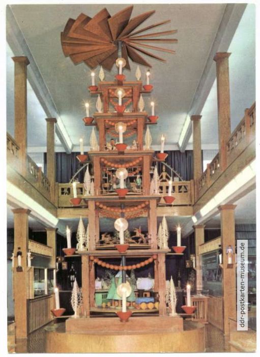 Erzgebirgisches Spielzeugmuseum, 6 m hohe Weihnachtspyramide - 1978