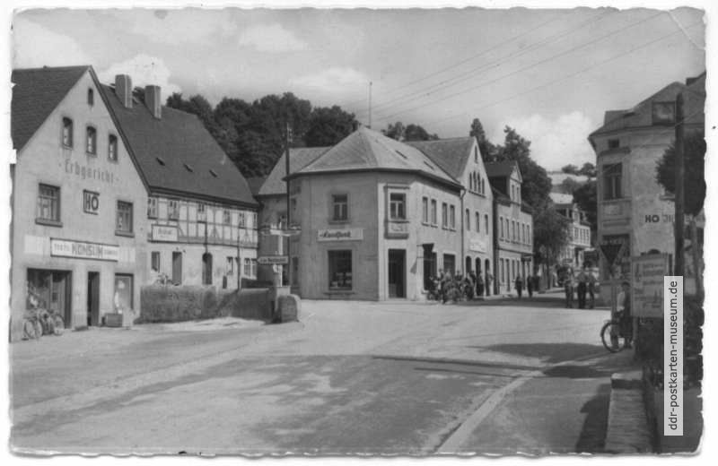 Straßenkreuzung Ernst-Thälmann-Straße, Bahnhof- und August-Bebel-Straße - 1957
