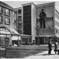 Leninallee, Kaufhaus mit Wandbild "Stahlwerker" - 1961