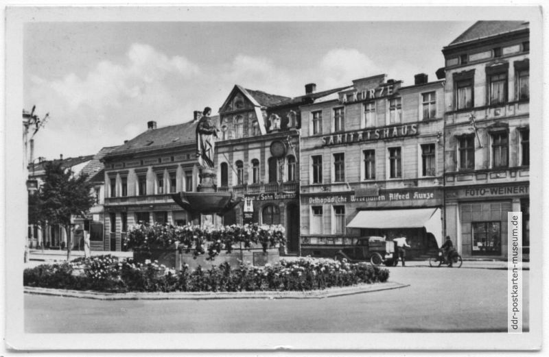 Sperlingsplatz mit Haacke-Brunnen - 1960