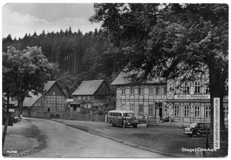 Platz vor dem Hotel zum Burgstieg" - 1958