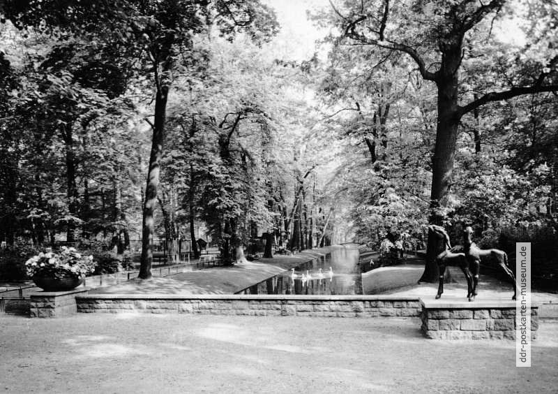 Tierpark Berlin, Historischer Kanal mit Pony-Plastik - 1963
