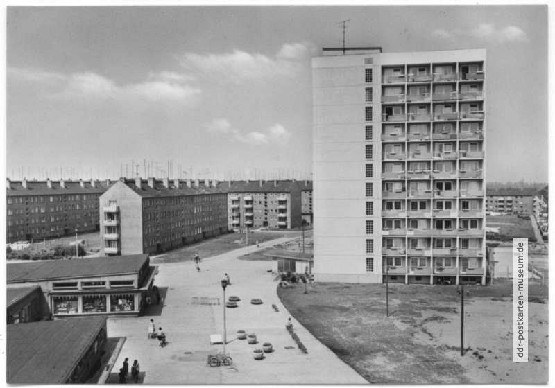 Hochhaus an der Bertolt-Brecht-Straße, Kaufhalle - 1968