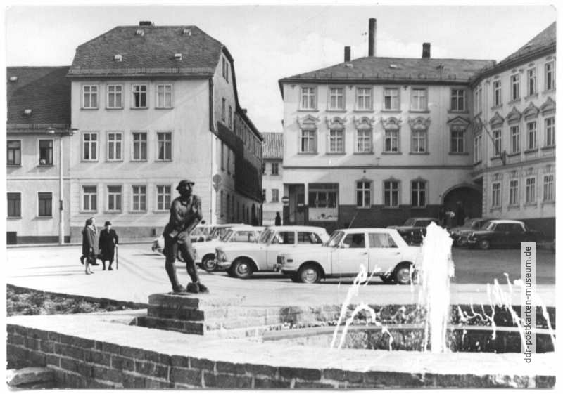 Karpfenpfeiferbrunnen am Markt - 1970