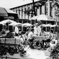 Kellner bei der Bedienung im Mitropa-Restaurant in Potsdam - 1962