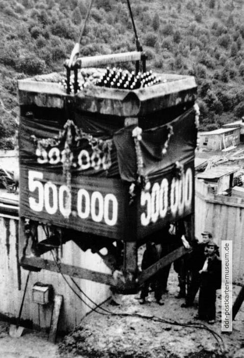 Der 500 000. Kubikmeter Beton beim Bau der Rappbode-Talsperre wird im Juli 1956 eingebracht - 1984