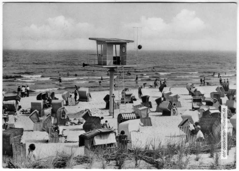 Bansin, Strand mit DRK-Rettungswacht - 1970