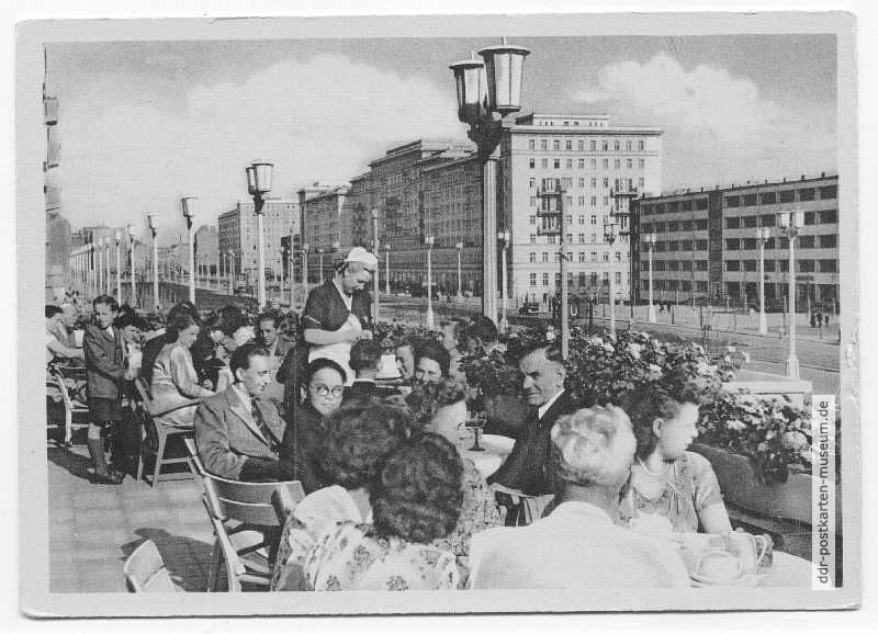 Stalinallee, Terrassen-Cafe "Warschau", Block D-Nord - 1954