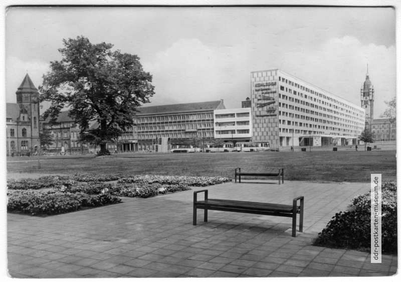 Blick zur Wilhelm-Pieck-Straße mit "Scheibe Nord" - 1967