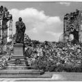 Luther-Denkmal mit Ruine der Frauenkirche - 1967