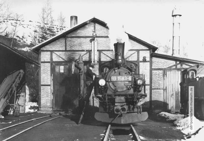 Dampflok 99 1583-6 vor dem Lokomotivschuppen in Jöhstadt - 1983