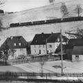 Schmalspurbahn Cranzahl-Oberwiesenthal am Hang in Neudorf  - 1982