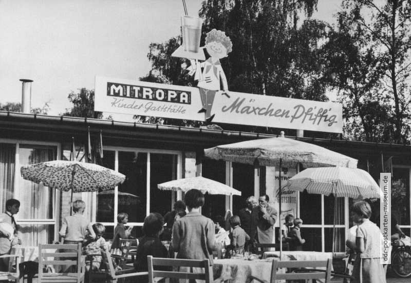 Mitropa-Gaststätte "Mäxchen Pfiffig" der Pioniereisenbahn in der Berliner Wuhlheide - 1964