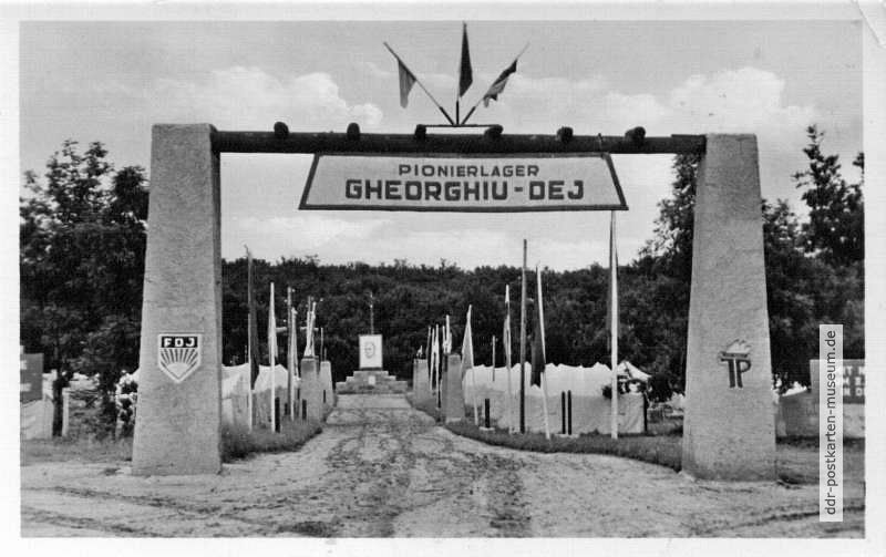 Pionierlager "Gheorghiu Dej" in Straußberg, Blick durch die Zeltstraße - 1956