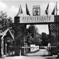 Eingang vom Pionierlager "Karl Liebknecht" bei Zwickau - 1957