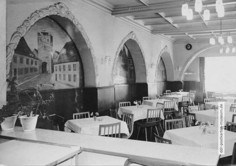Wurzen, Speisesaal im "Hotel Stadt Wurzen" mit Wandgemälden - 1972