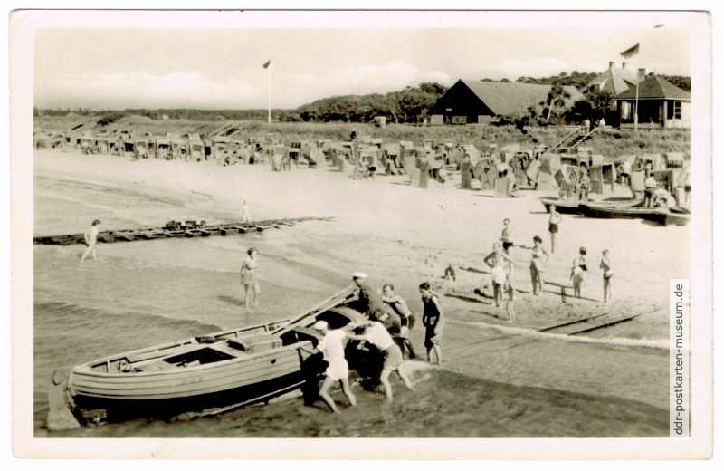 Am Strand, Ausflugsboot - 1955