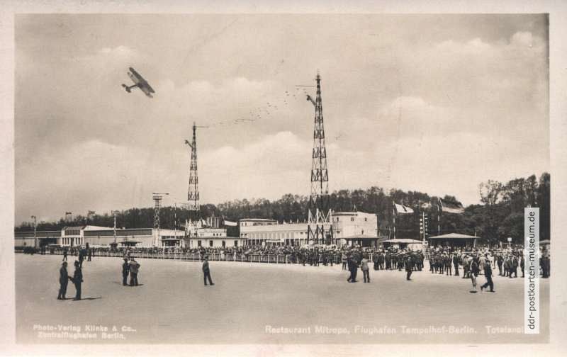 Neu eröffneter "Flughafen" Tempelhof in Berlin mit Flugschau - 1926