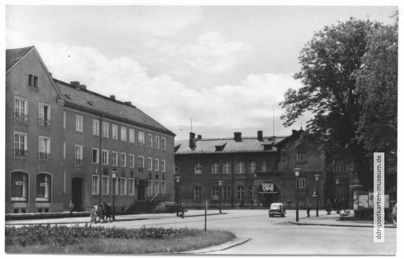 Platz vor dem Bahnhof - 1966 