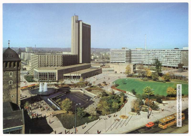 Stadtzentrum mit Stadthalle und Interhotel "Kongress" - 1981