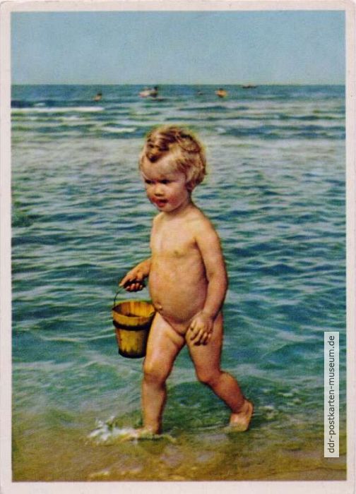 Kind am Ostseestrand -1956
