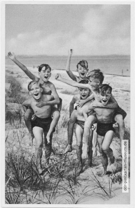 Fröhliche Jugend am Ostseestrand - 1956