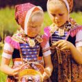 Sorbische Kinder in Schleifer Tracht - 1984