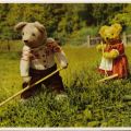 Karte aus Kinderkalender, Teddy & Teddine mähen Gras - 1957