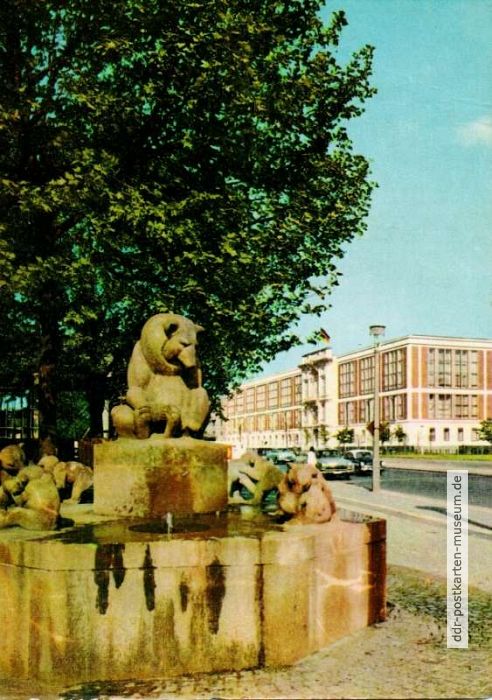 Bärenbrunnen beim DDR-Staatsratsgebäude - 1966