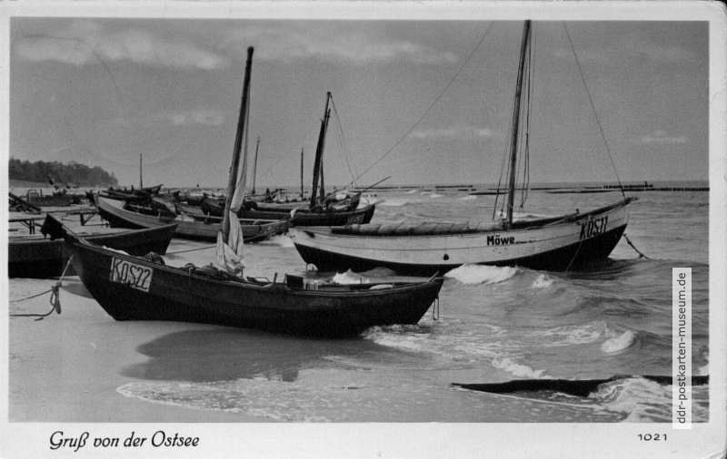 Gruß von der Ostsee, Fischerboote am Strand von Koserow - 1955