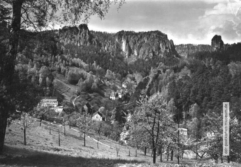 Blick auf den Kurort Rathen mit Elbsandsteingebirge - 1969