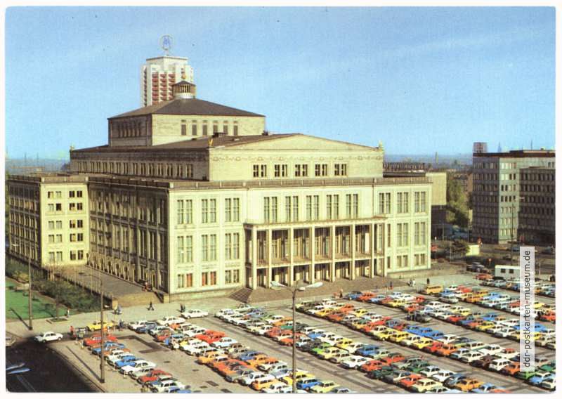Opernhaus am Karl-Marx-Platz (größter Parkplatz der DDR) - 1982