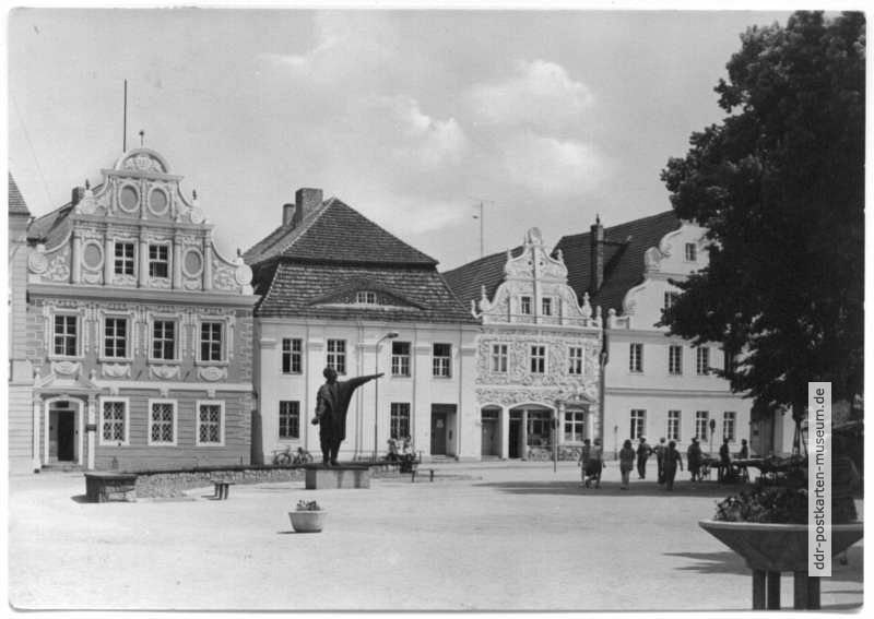 Marktplatz mit Karl-Liebknecht-Denkmal - 1972