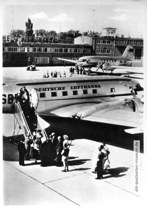 Erstes Abfertigungsgebäude der DDR-Lufthansa vom Flugplatz Berlin-Diepensee - 1957