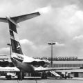 Flughafen Berlin-Schönefeld, "IL 62" vor der neuen Passagierabfertigung - 1976