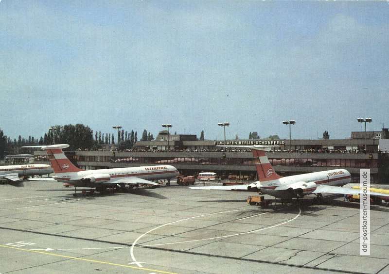 Flughafen Berlin-Schönefeld, "IL 62" am Abfertigungsgebäude - 1986