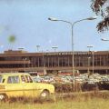 Terminal und Parkplatz vom Flughafen Berlin-Schönefeld - 1983