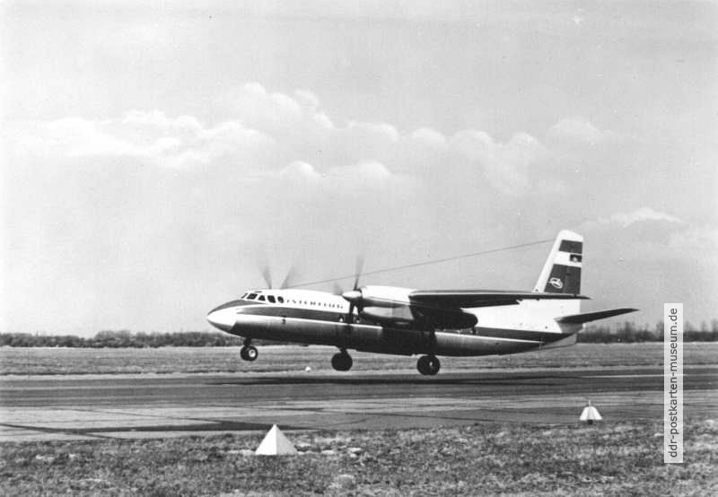 Turbopropmaschine "AN 24" startet in Berlin-Schönefeld - 1967